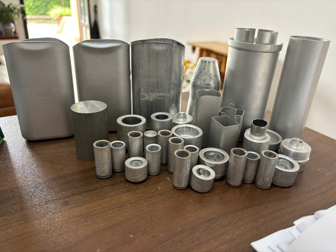 Ép chảy nguội nhôm