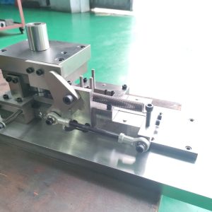Khuôn Đột Dập